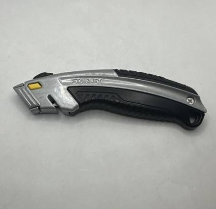 Stanley INSTANTCHANGE Retractable Utility Knife 0-10-788 - 6-5/8 in. with 3 Blades
