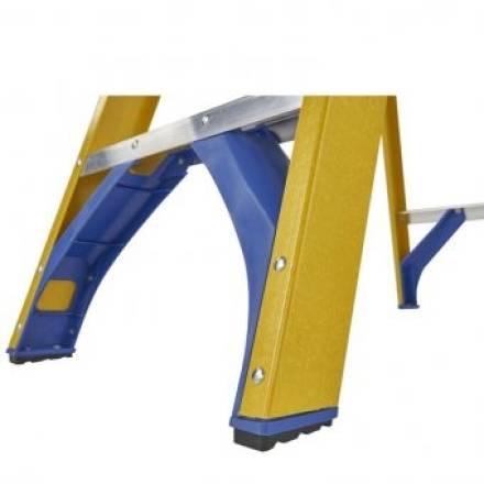 Werner 716 Series 4-Tread Fibreglass Swingback Stepladder
