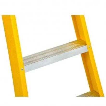 Werner 716 Series 4-Tread Fibreglass Swingback Stepladder