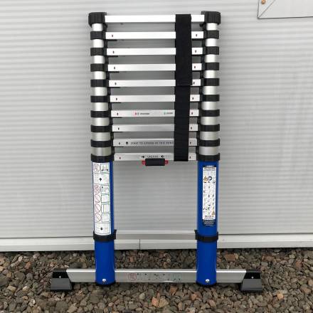 Werner 3.2m Telescopic Extension Ladder with Stabiliser Bar - 11 Rung